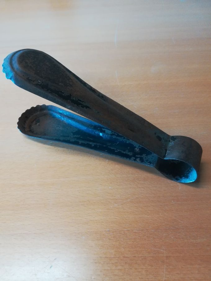 Her har vi en tang af en slags, men hvad har den været brugt til?
Er der nogen der ved det, send da venligst en mail til arkivlunderskov@gmail.com